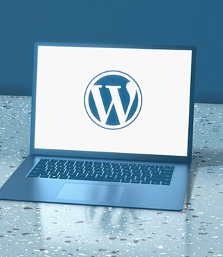 Logo Wordpress na ekranie komputera